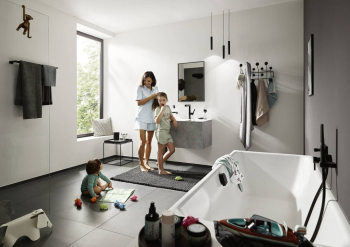 Двойной держатель полотенец AddStoris Hansgrohe 41743340, шлифованный черный хром для ванной комнаты. Фото