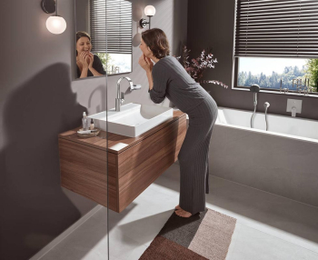 Смеситель для раковины Hansgrohe Vivenis 210 75032000 c поворотным изливом. Фото