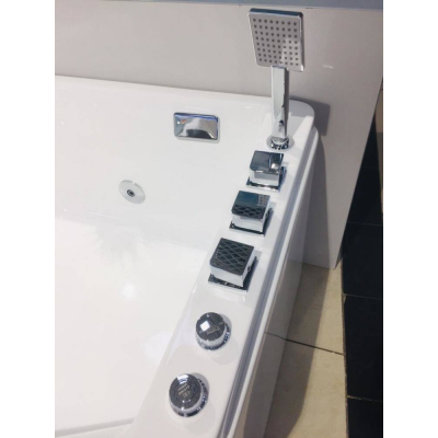 Акриловая ванна с аэромассажем ORANS OLS-BT65100X. Фото